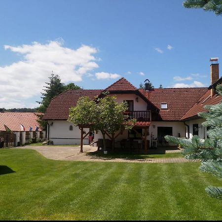 Camping & Guest House Pliskovice Mirovice Buitenkant foto